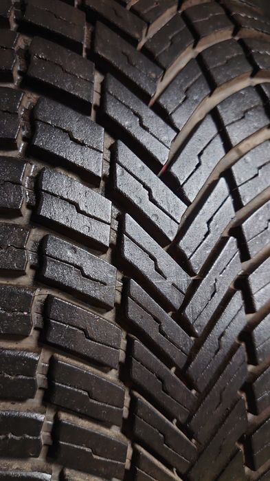 Пара всесезонных шин Bridgestone Weather Control A005 EVO 215/50 r17