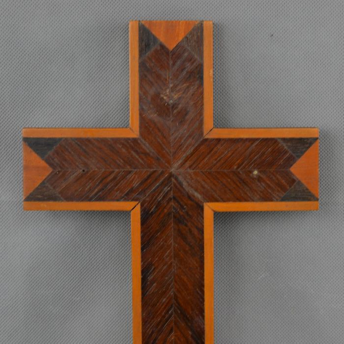 Cruz de pendurar em madeira com embutidos – séc. XIX