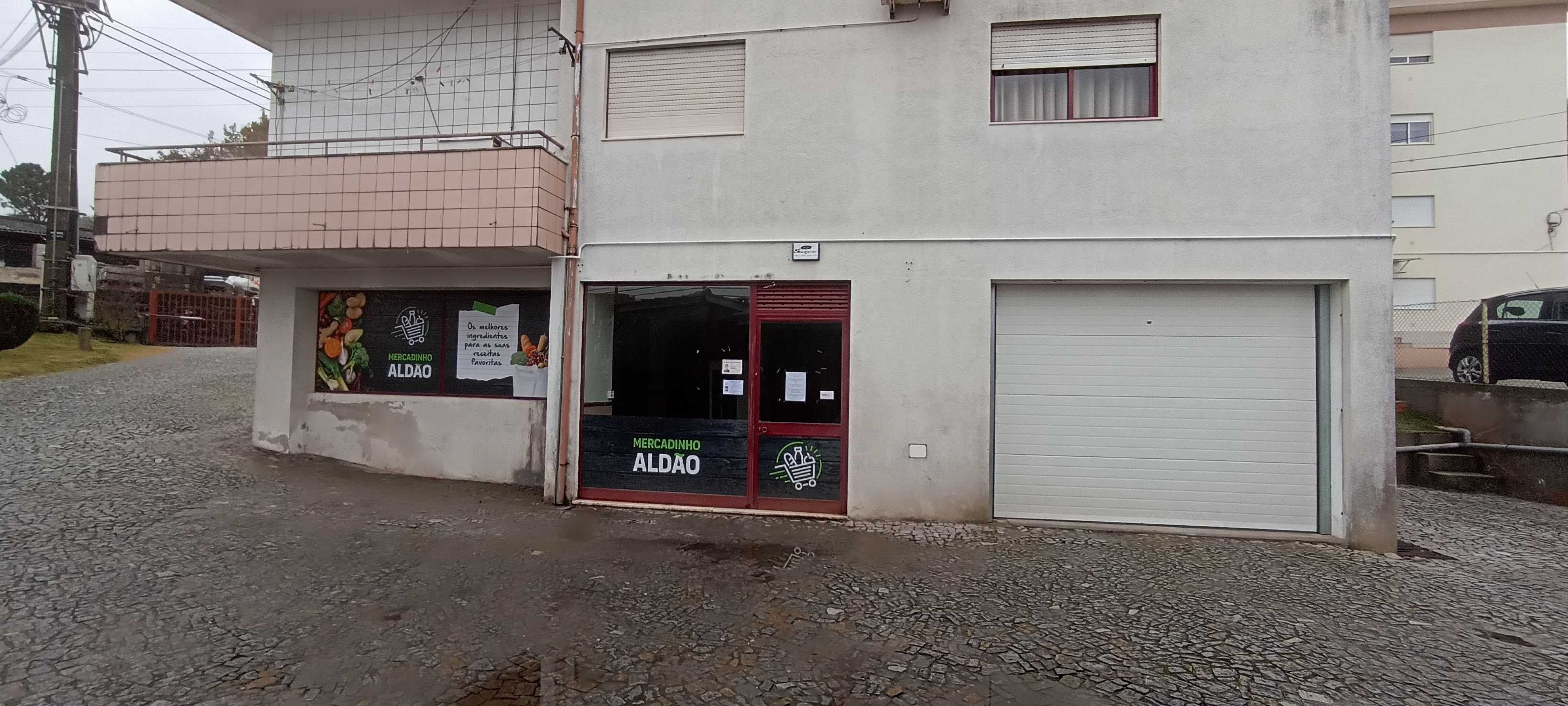 Apartamento T2/ Loja, Aldão, Guimaraes