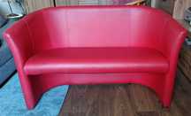 sofa czerwona mała