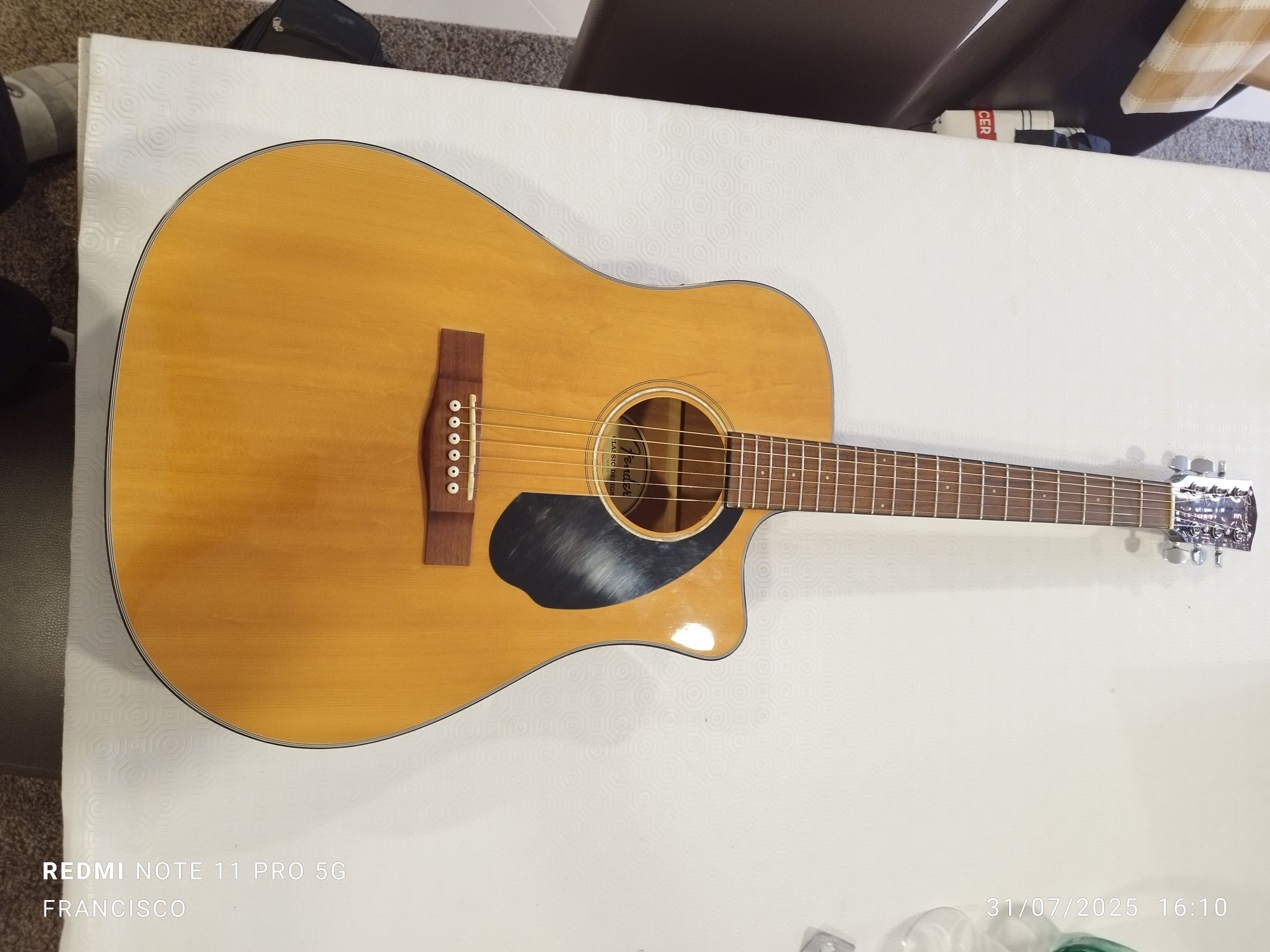 Guitarra fender semi acústica