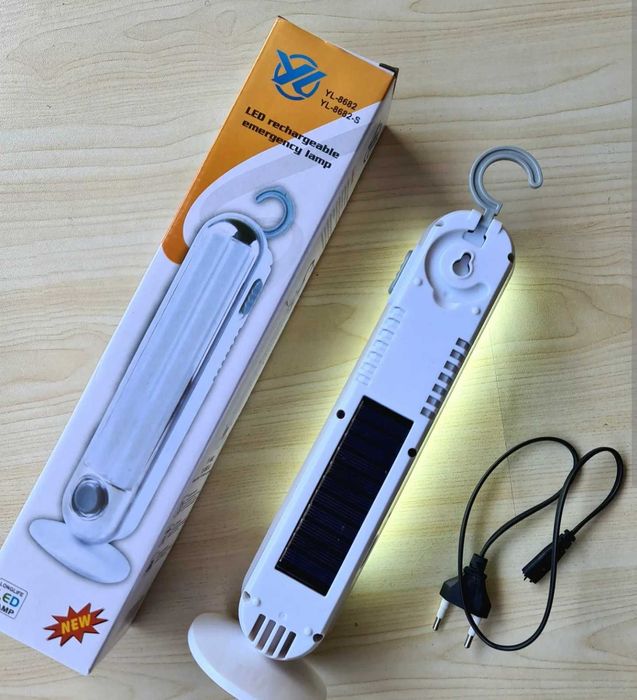 Ліхтар з вбудованим акум.  та зарядним пристроєм. Зарядки от 6 год.