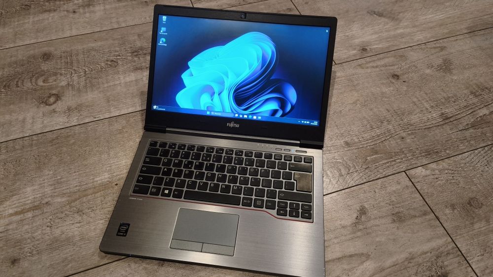 Ultrabook Fujitsu Lifebook U745 Intel core i5,8 GB RAM,dysk SSD 256 GB