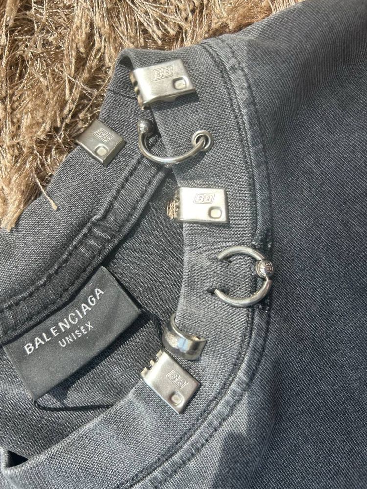 Футболка Balenciaga Pierced T‑Shirt Oversized in Black  FW 2024