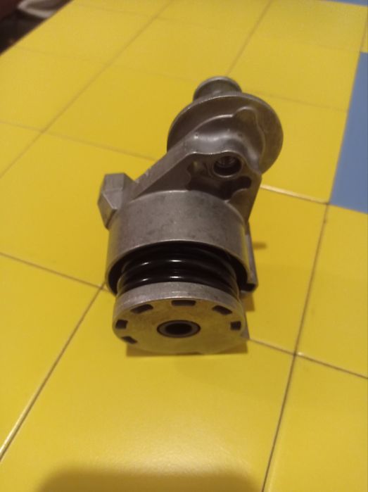 Натяжитель ремня грм Renault