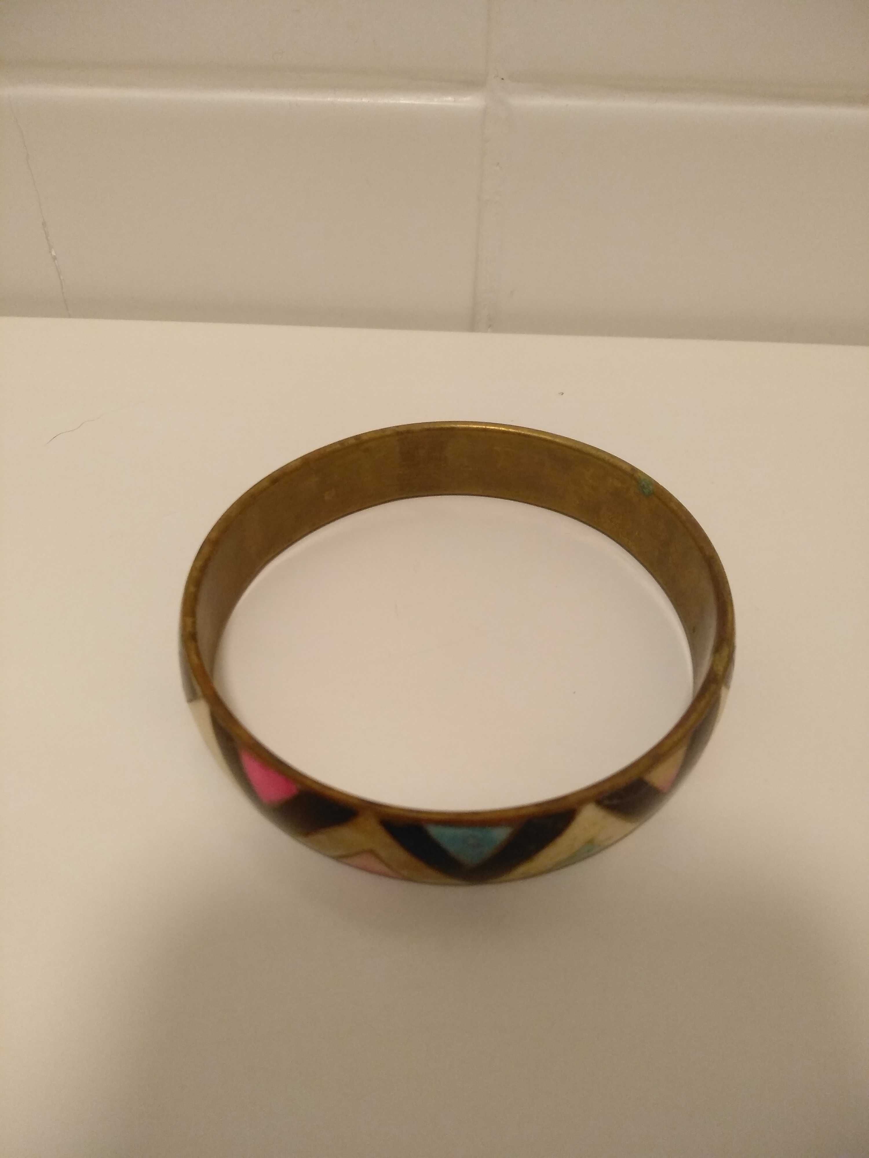 Pulseira com aplicação de pedra