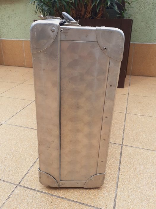 Duża walizka aluminiowa 76x47x19