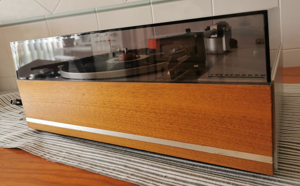 Gira-discos Telefunken W 230 HiFi