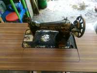 Máquina de costura Singer antiga, original,com mesa.