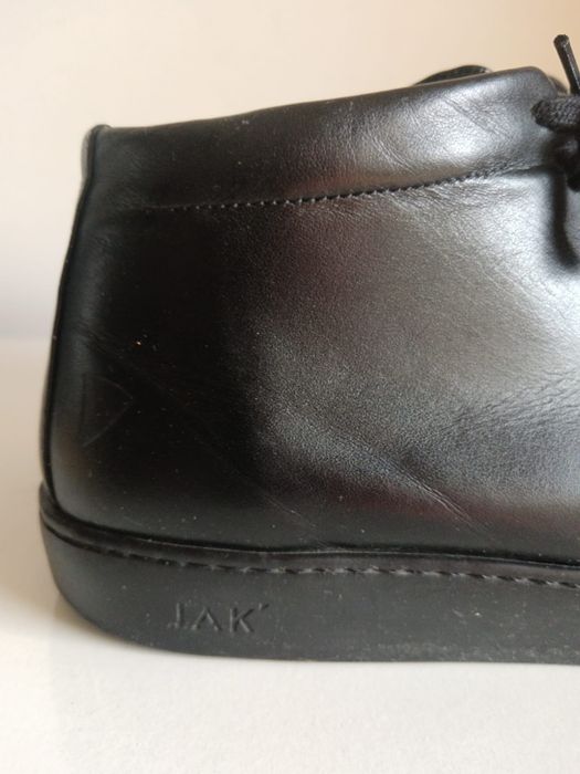 Botas pretas, homem da JAK