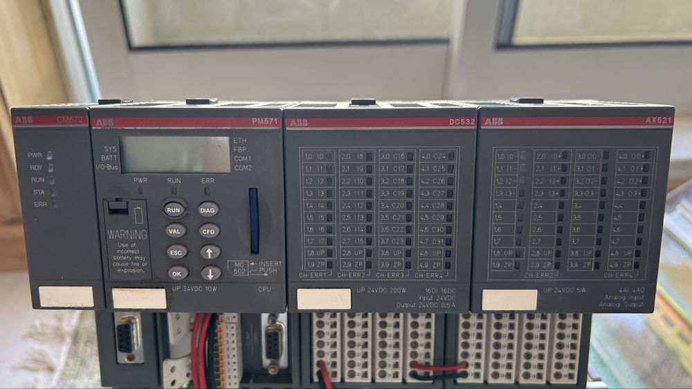 ABB PLC AC500 (CPU PM571 + CM572-DP + DC532 + AX521 + fonte + motor)