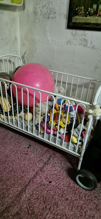 Cama em metal branca