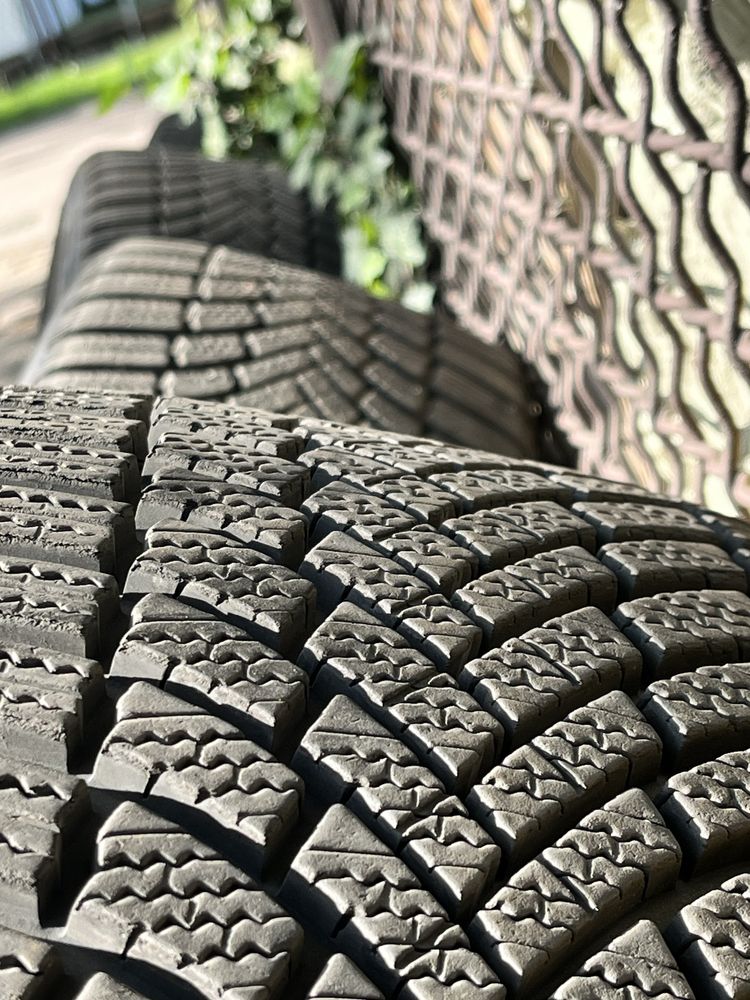 x4 opony zimowe Bridgestone 225/40 R18 92 V Blizzak LM005