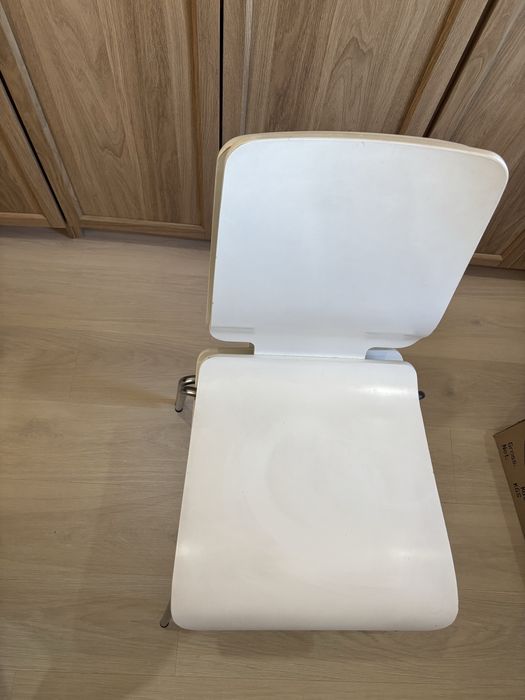 2 cadeiras brancas ikea