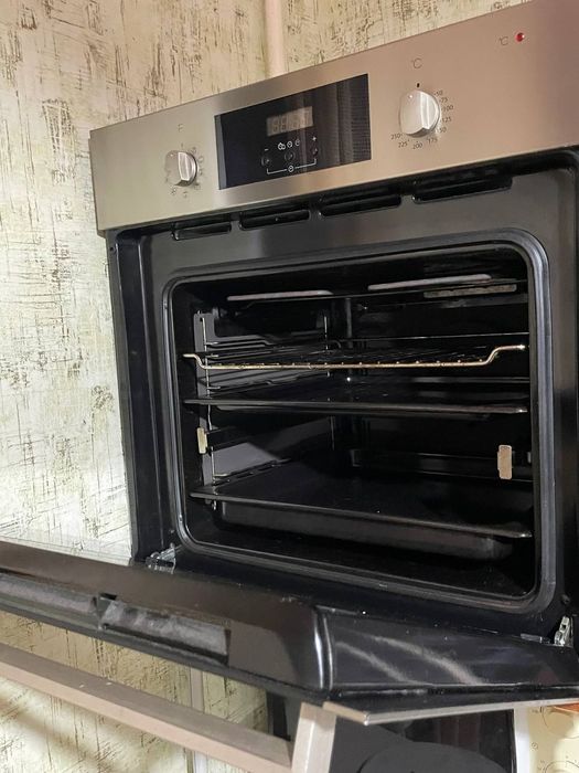 Продам электрическую врезную духовку