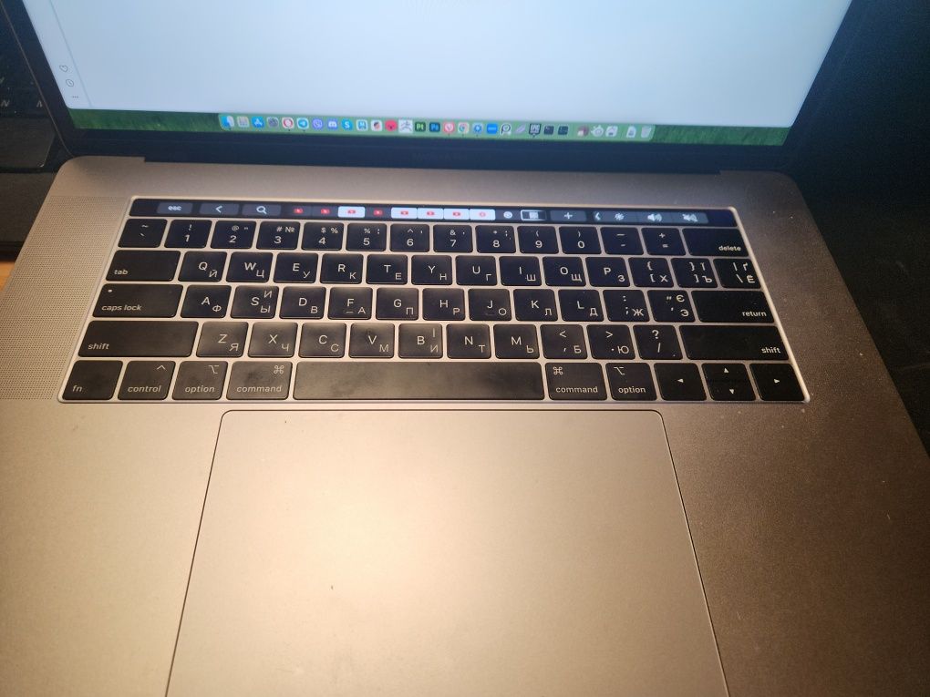 Macbook pro 15" 2018 i9, radeon pro 560x 4gb, 16/512