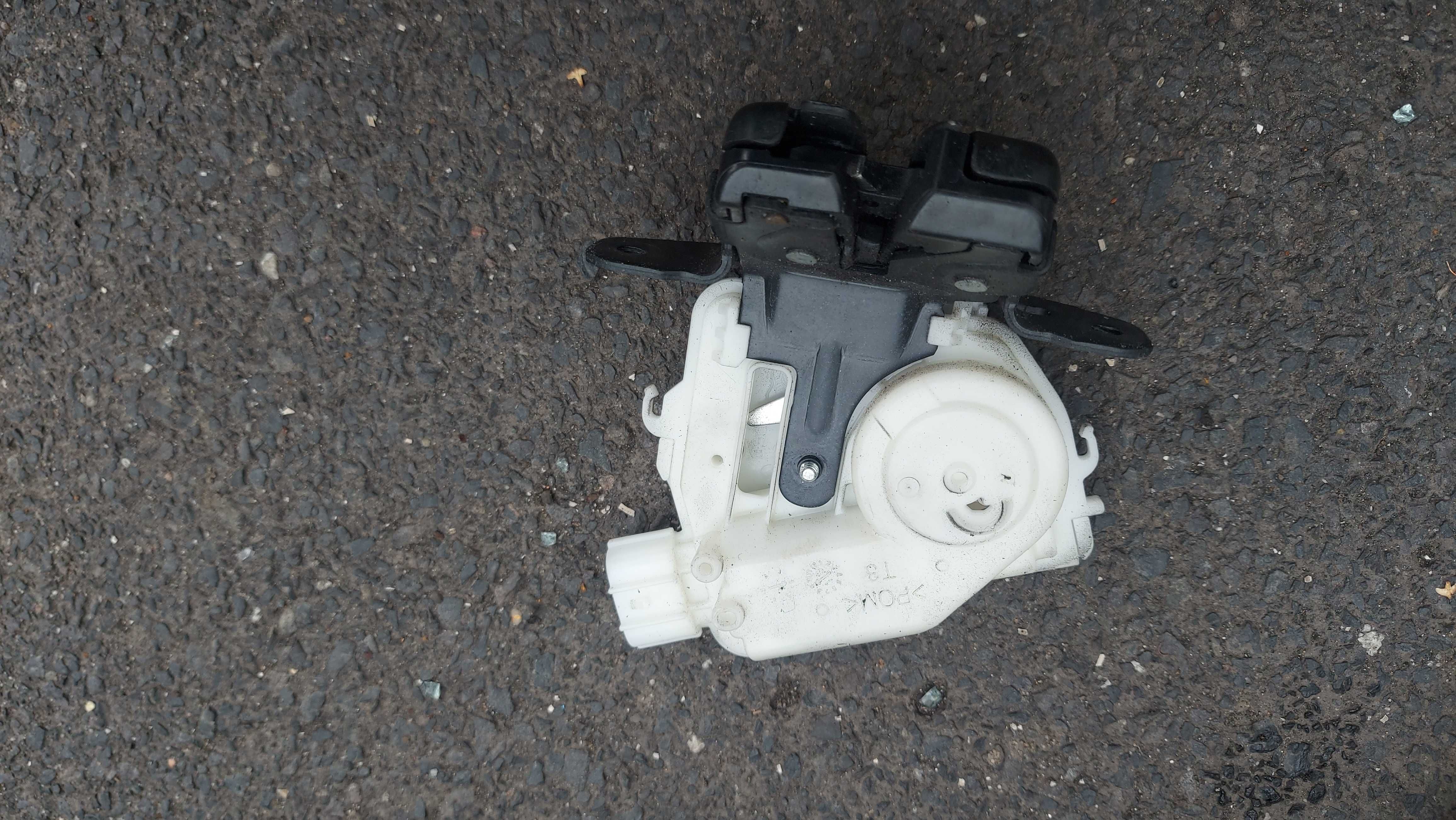 Toyota Auris II zamek klapy tylny HB 5D FV dostawa