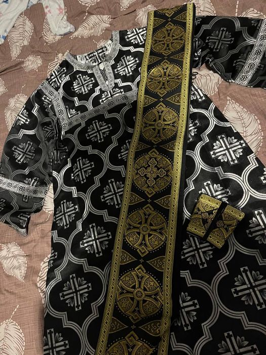 Продається чорний Дияконський стихарь