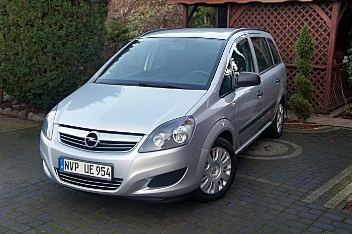 Opel Zafira z niemiec po lifcie i opłatach  1,8- 7 fot  zadbana  BEZWYPADKOWA