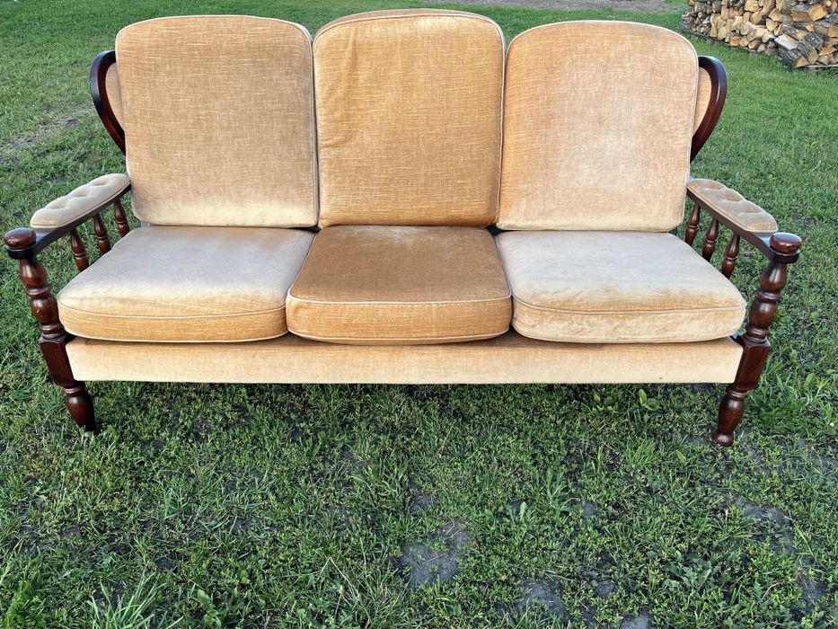 Zestaw mebli fotele ława i sofa