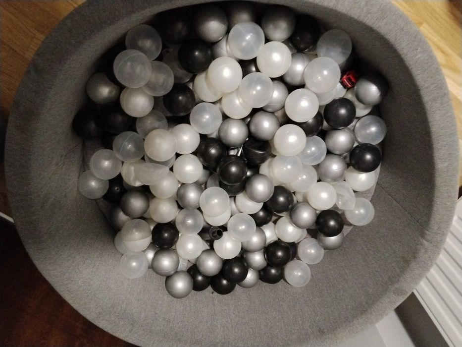 Basen bez kulek- szary