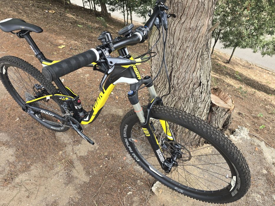Giant carbono 27.5 L bem equipada