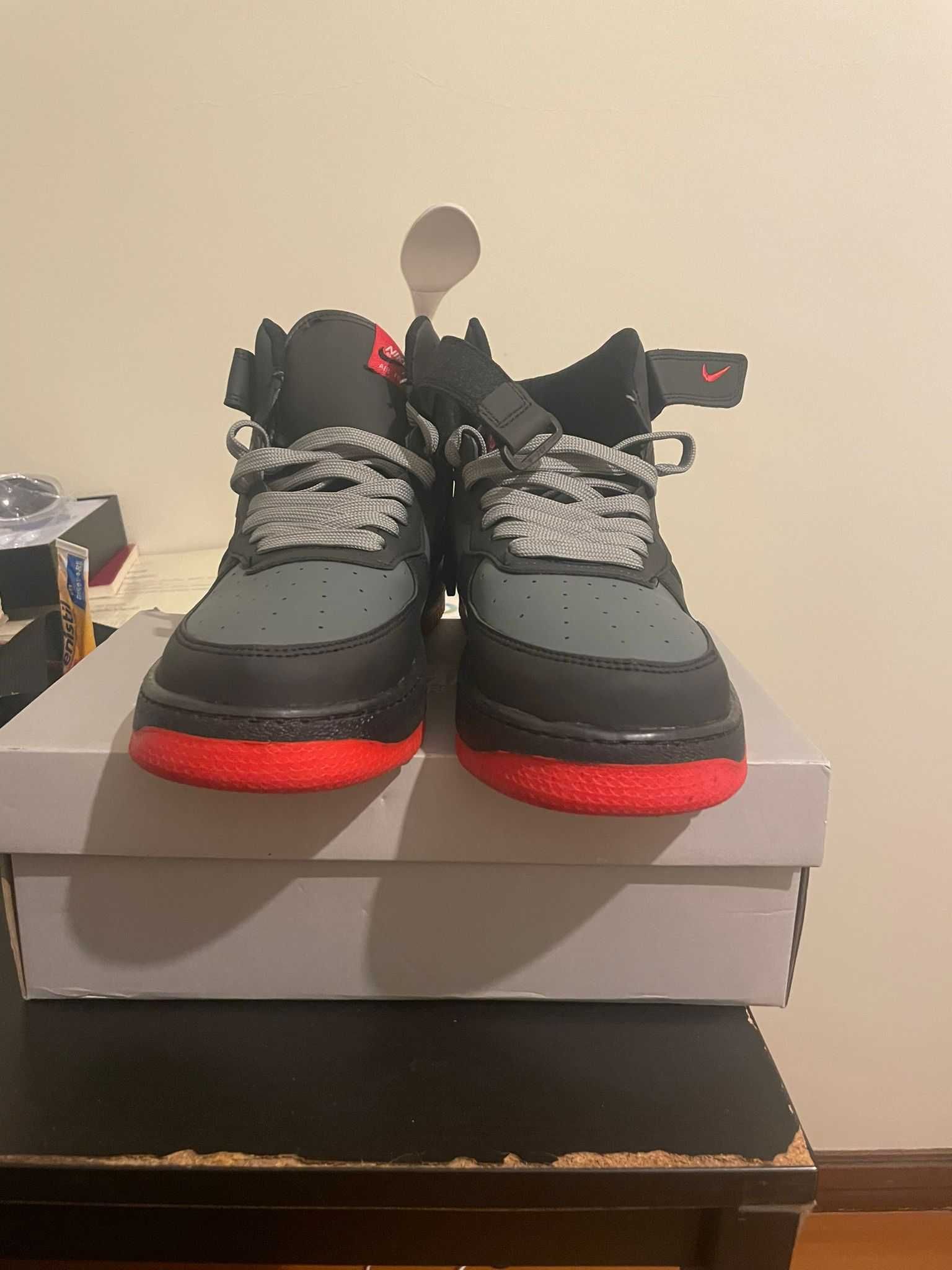 Sapatihas Nike AIR force 1 Mid ( Hot lava) Dark Grey