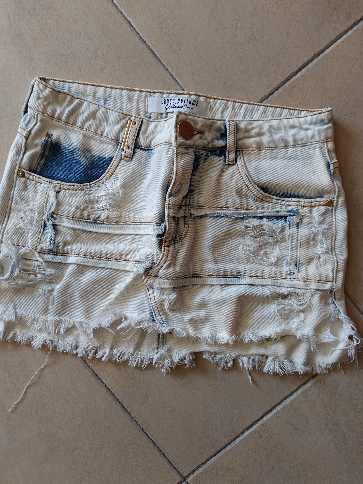 Roupas marca lança perfume 7 Euros cada