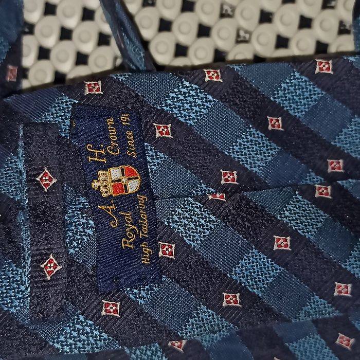 Elegancki krawat męski A.H. ROYAL CROWN