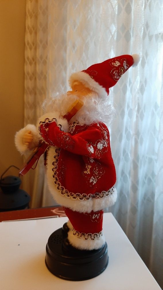 Pai Natal com música, A pilhas.  28 cm