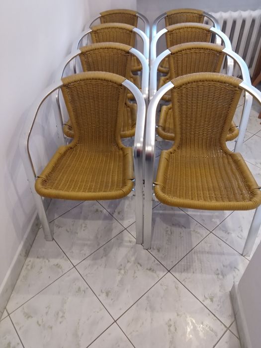 Sprzedam krzesła z grubszego,masywnego aluminium z technoratanem.