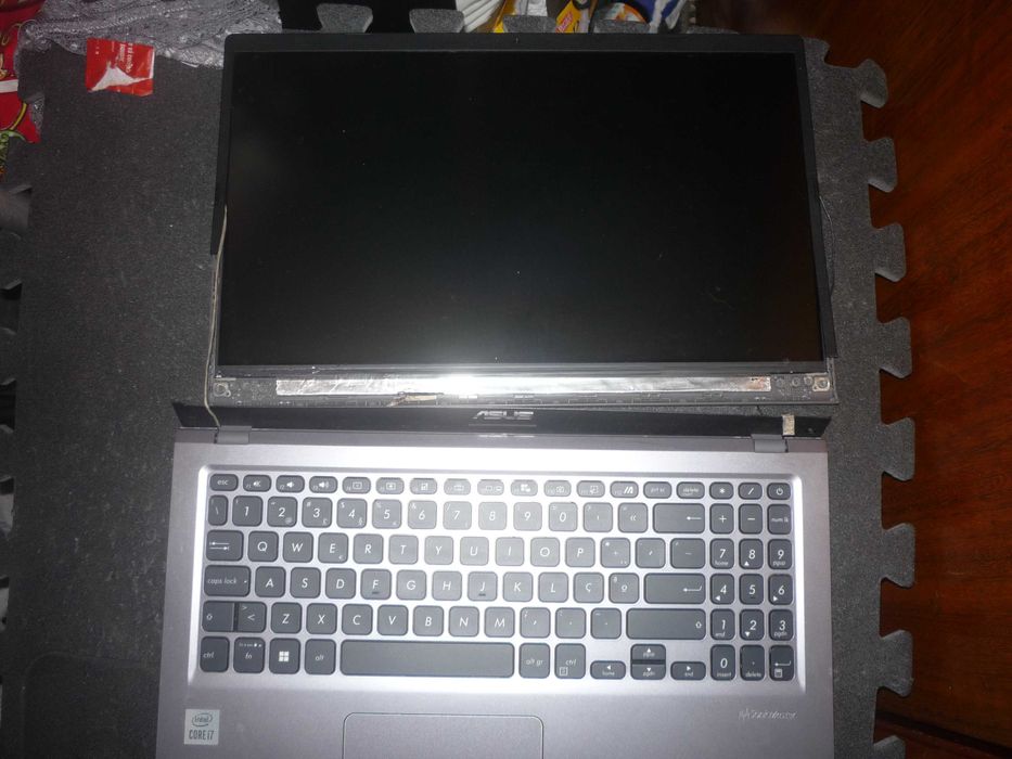 Portátil Asus: 2 euros