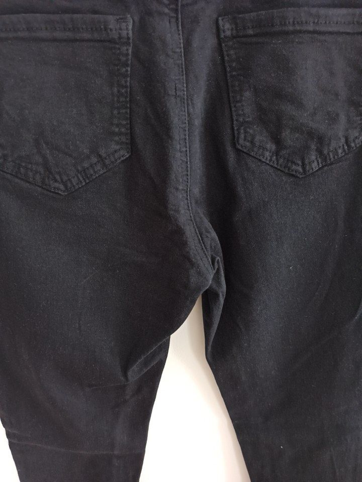 Czarne spodnie jeansy Core S/36 skinny rurki średni stan elastan elast