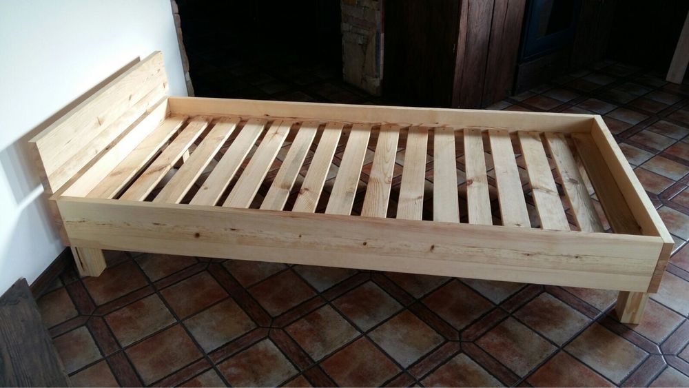 Ліжко дерев’яне ( сосна)/кровать