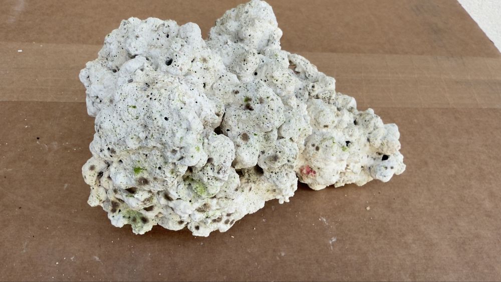 Sucha skała do akwarium morskiego