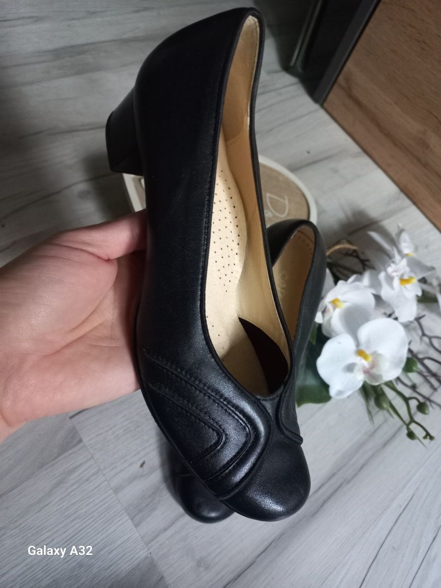 Buty na niskim słupku 37
