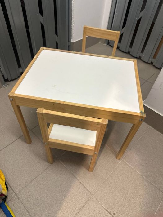 Stolik drwniany z dwoma krzesełkami IKEA LATT