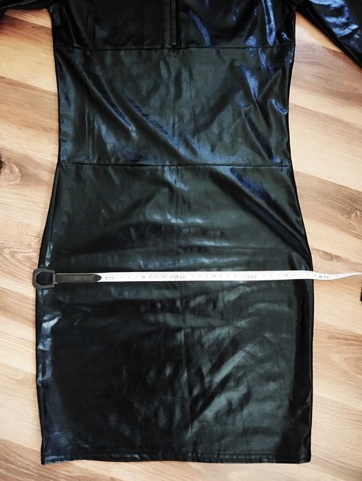 lateksowa sukienka z długim rękawem dopasowana mini goth alternative s