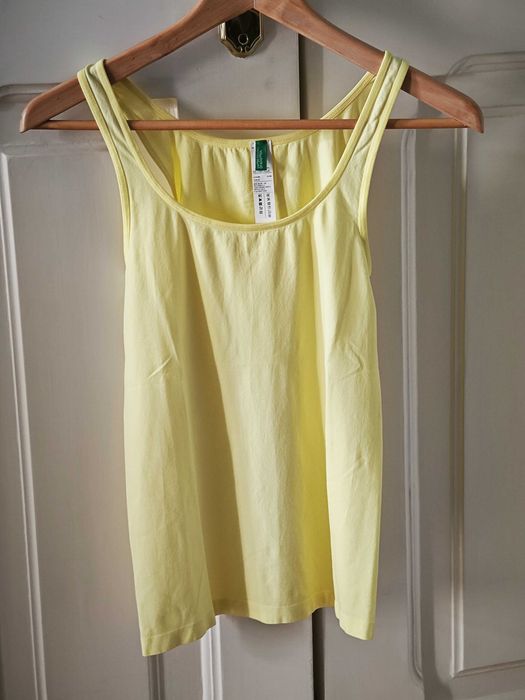 Top amarelo fluo em mousse da Benetton