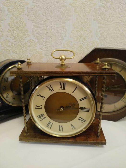 Продам старинные часы Весна