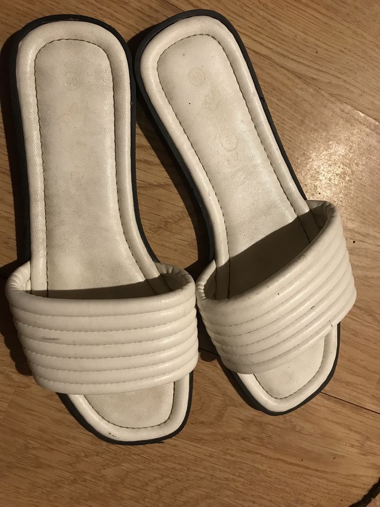 Продам шлепанцы 40 р