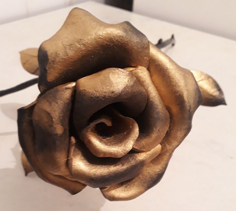 Продам розу из металла.