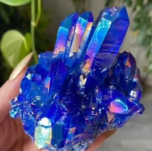 Niebieski kwarc tytanowy diament kryształ aqua aura blue gems