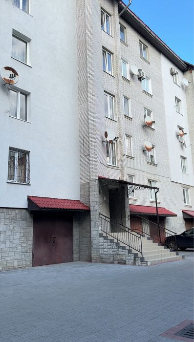 Продаж гаража на два паркомісця вул. Тролейбусна 32м2 Без комісії