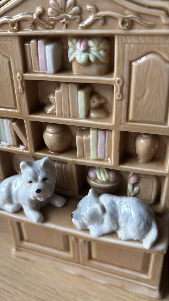 Porcelanow figurka The Study by Simson westi psy