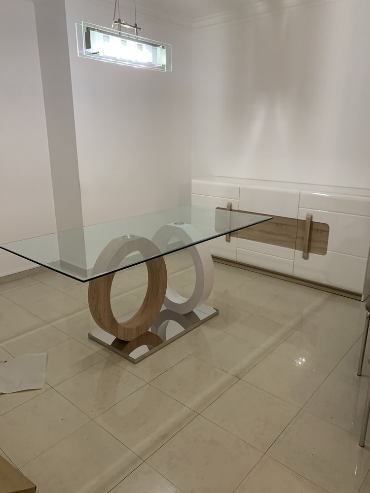 Mesa elegante de jantar tampo de vidro