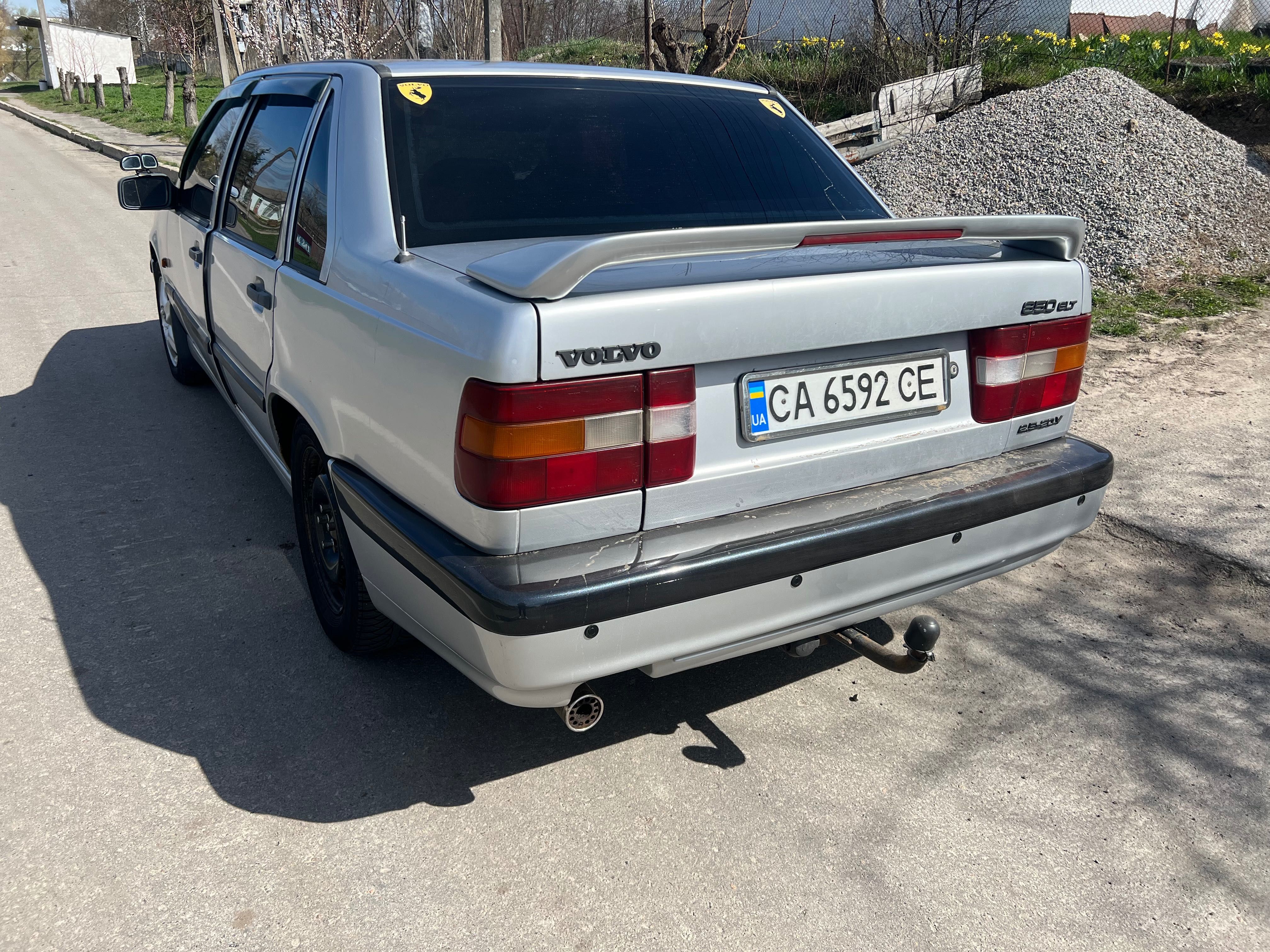 Автомобіль Volvo 850