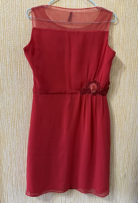 Сукня в кораловому кольорі