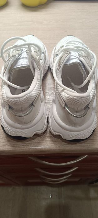 Продам кроссовки Adidas