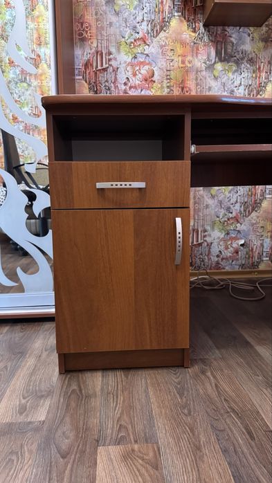 Шкільний стіл та стілець